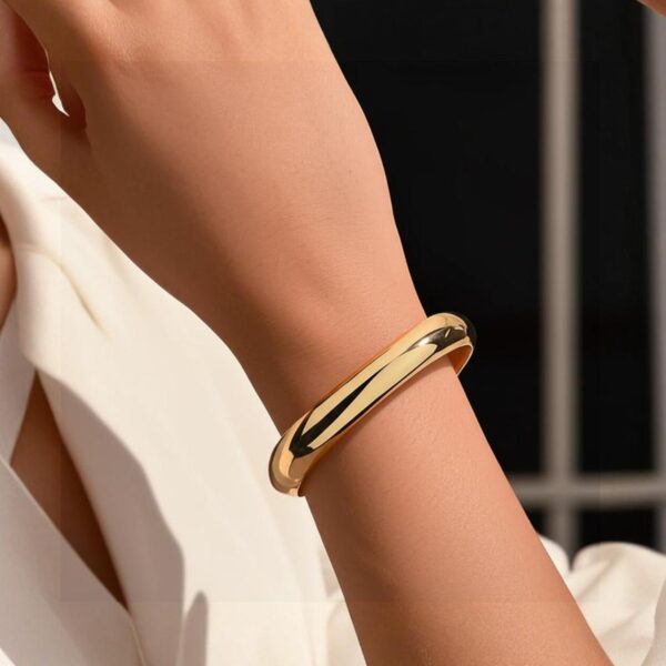 Classic Bangle in 14k Yellow Gold (13.50 mm) - Image 2