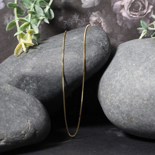 10k Yellow Gold Classic Box Chain (0.78 mm) - Image 5
